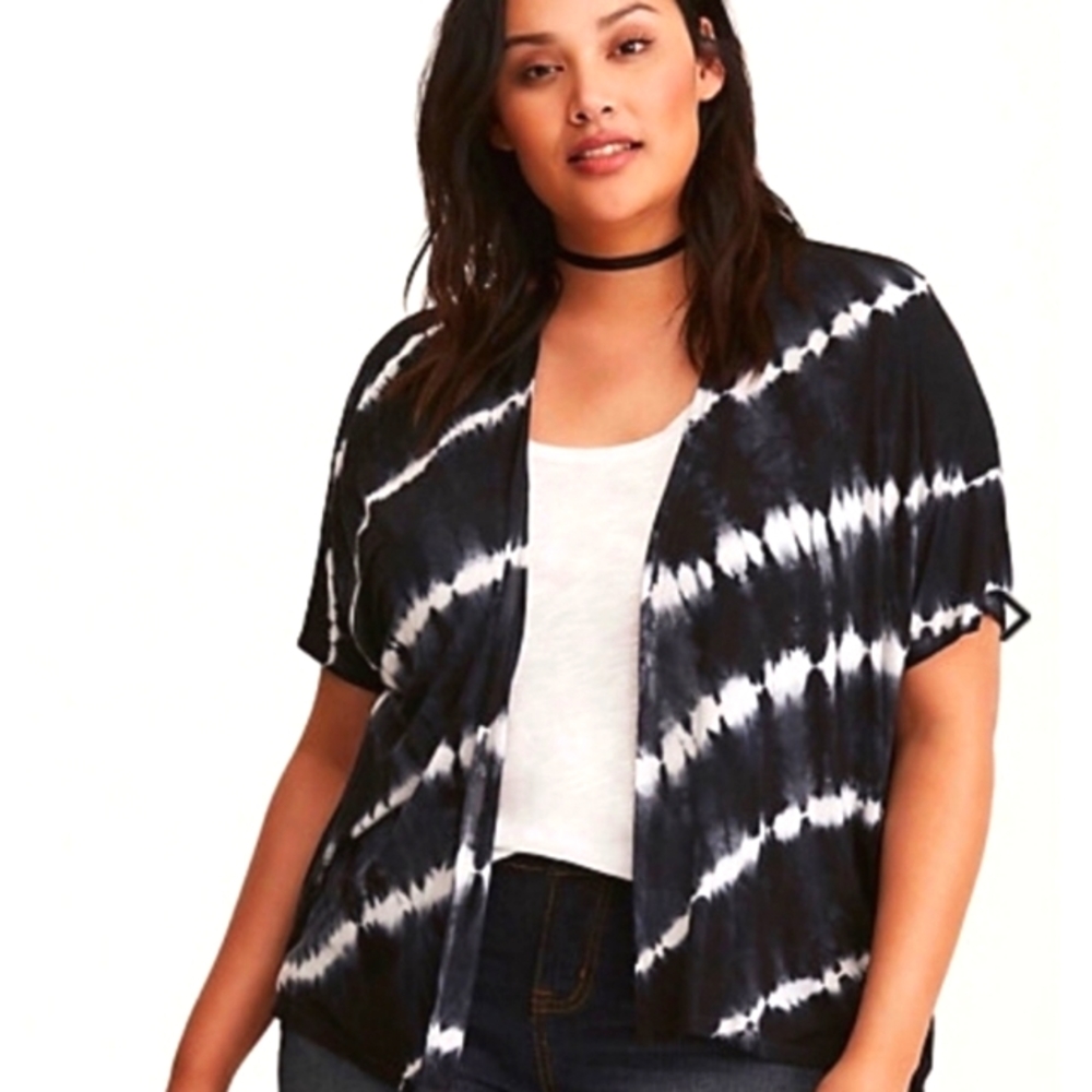 Torrid Tie Dye Open Front Cardigan Size 2/2X Black White Short Sleeve